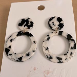 H&M black and white marble earrings